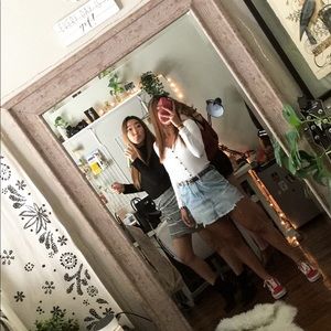 Meet your Posher, Issabela